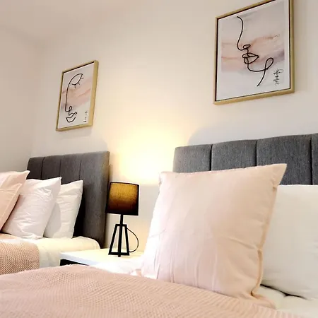 Necairport Interchange Shortstay Homebase 버밍엄
